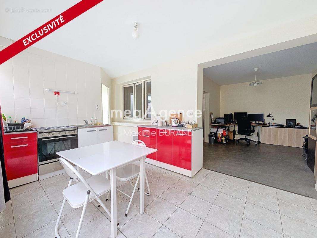 Appartement à SAINT-MACAIRE-EN-MAUGES