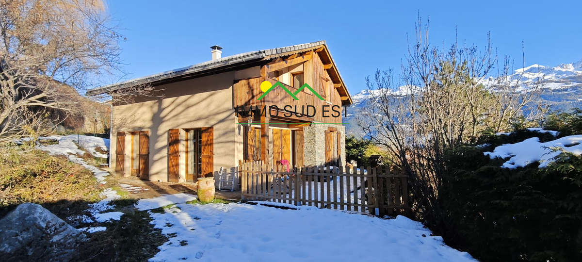 Maison à LES CHAPELLES