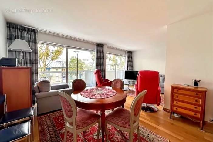 Appartement à NEUILLY-SUR-SEINE