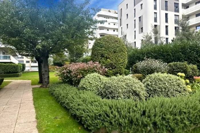 Appartement à NEUILLY-SUR-SEINE