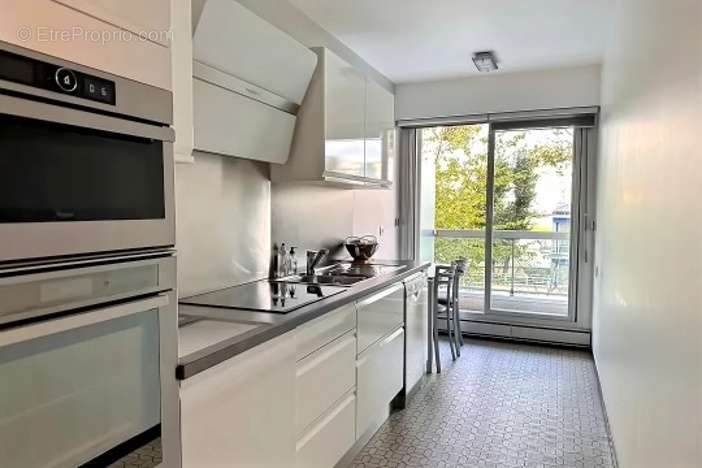 Appartement à NEUILLY-SUR-SEINE