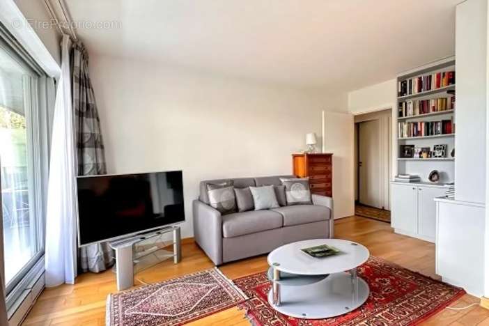 Appartement à NEUILLY-SUR-SEINE