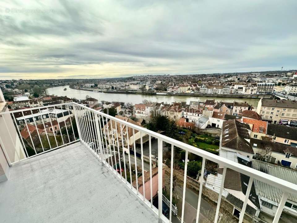 Appartement à CORBEIL-ESSONNES