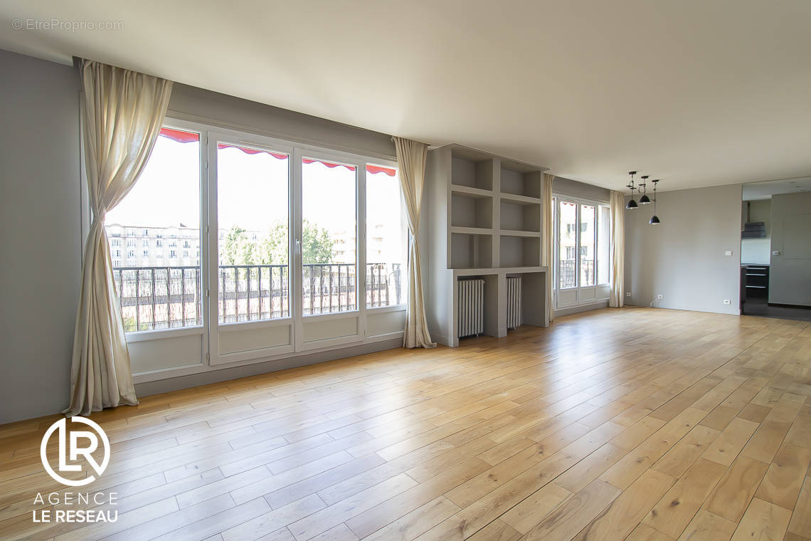 Appartement à COURBEVOIE