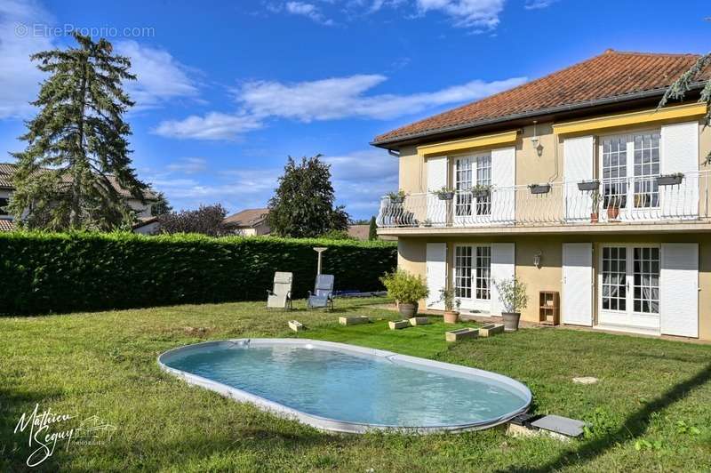 Maison à MONTROND-LES-BAINS