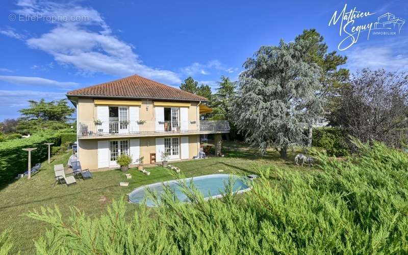 Maison à MONTROND-LES-BAINS