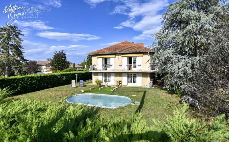 Maison à MONTROND-LES-BAINS