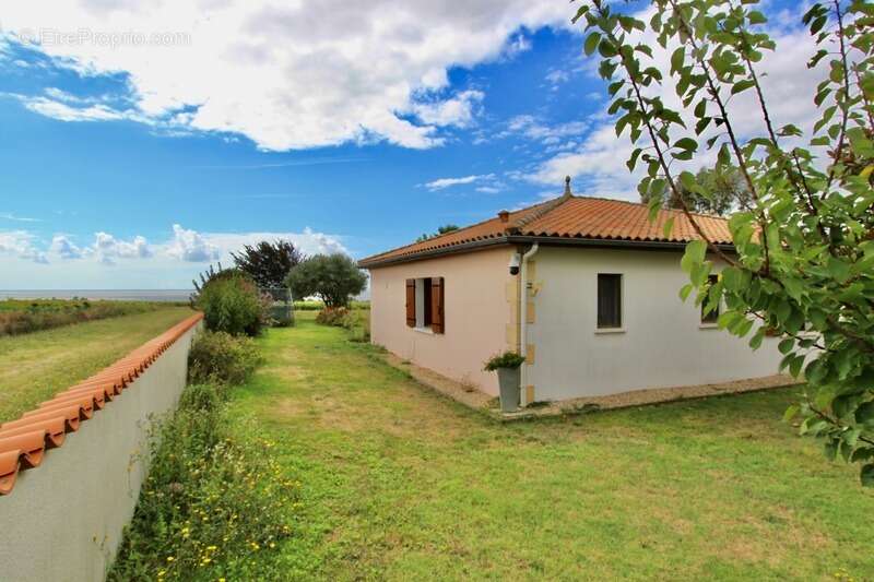 Maison à MORTAGNE-SUR-GIRONDE