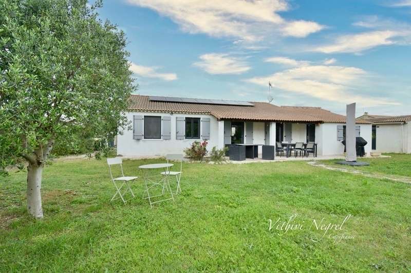 Maison à MAS-BLANC-DES-ALPILLES