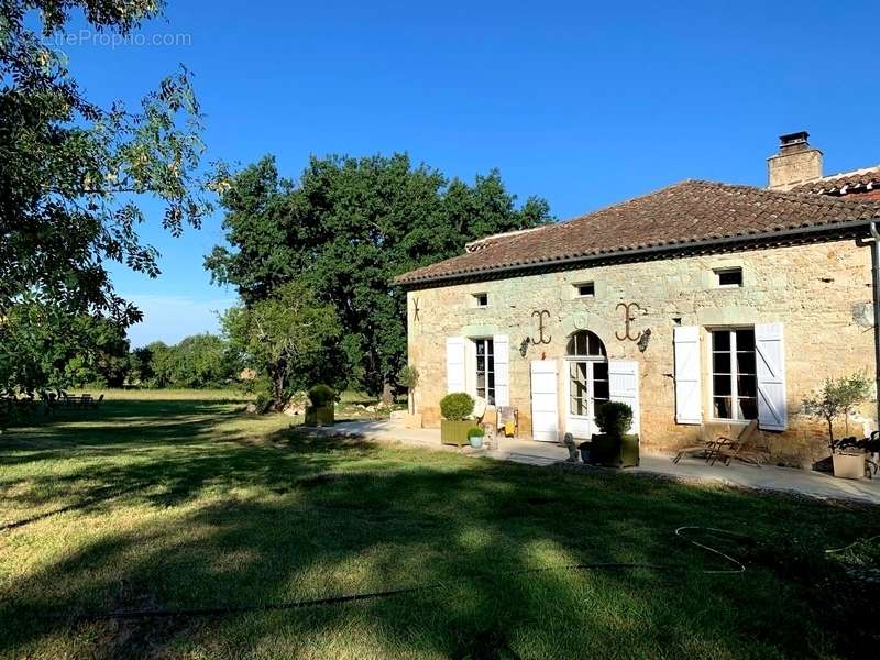 Maison à POUPAS