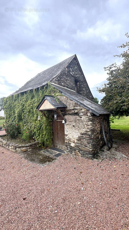 Maison à SAINT-CLEMENT-DE-LA-PLACE