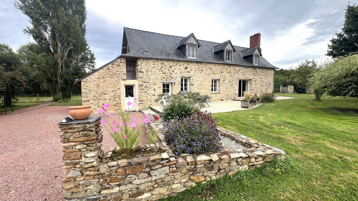 Maison à SAINT-CLEMENT-DE-LA-PLACE