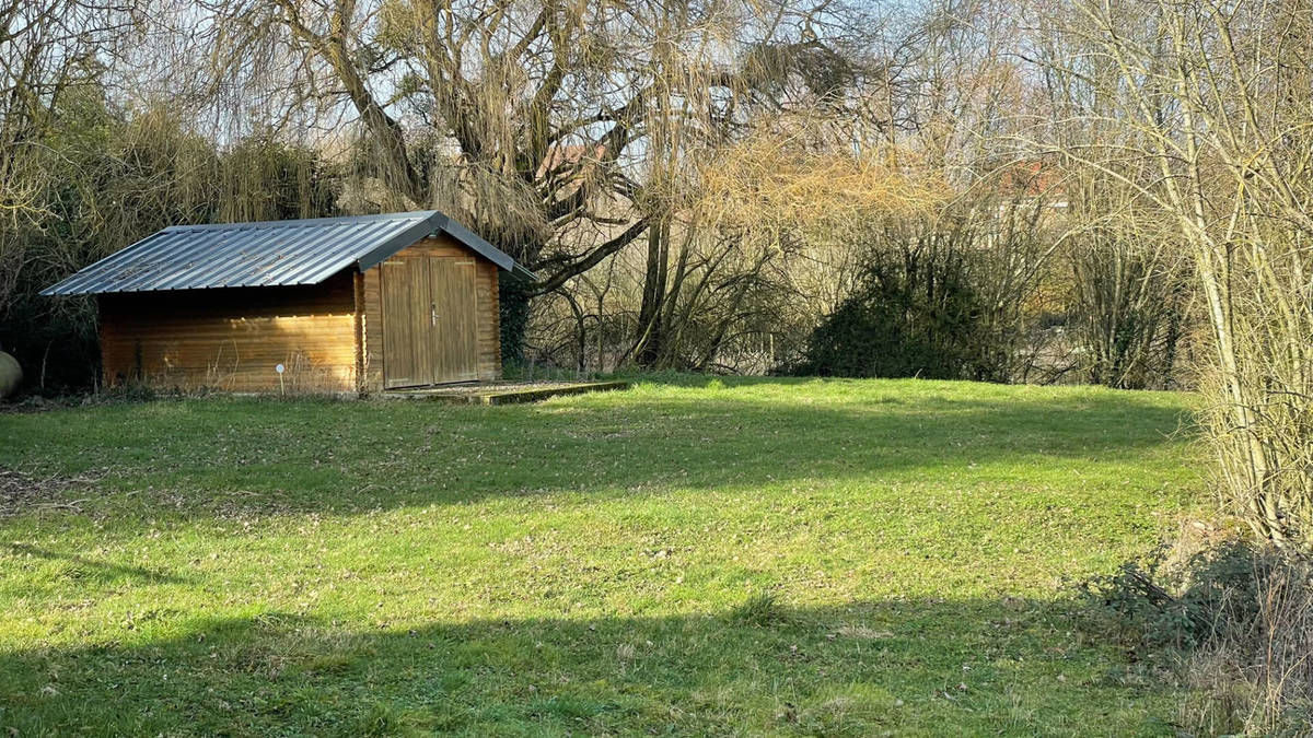 Terrain à COURVILLE-SUR-EURE