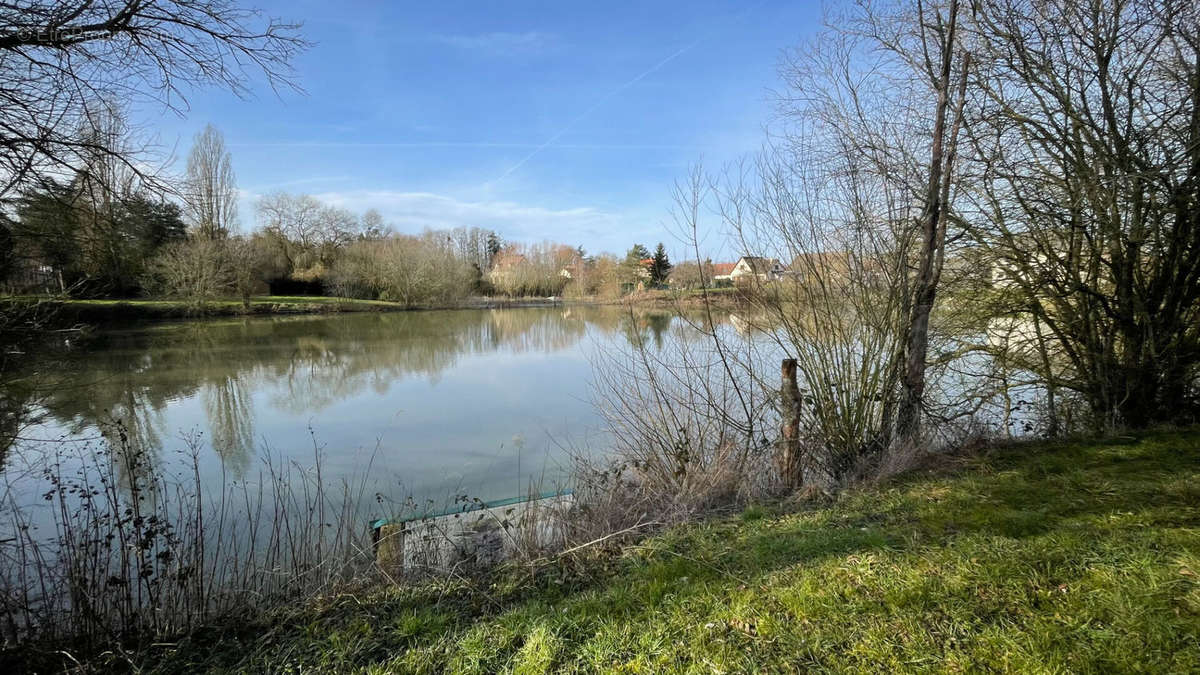 Terrain à COURVILLE-SUR-EURE