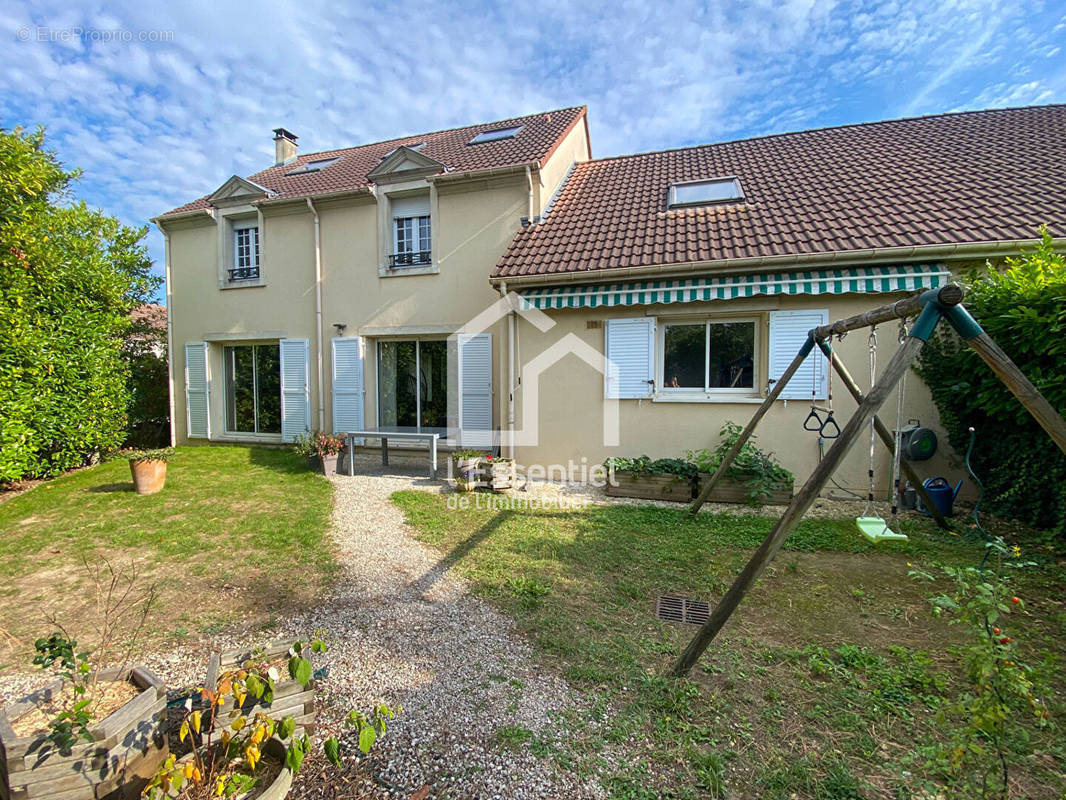 Maison à VERNEUIL-SUR-SEINE