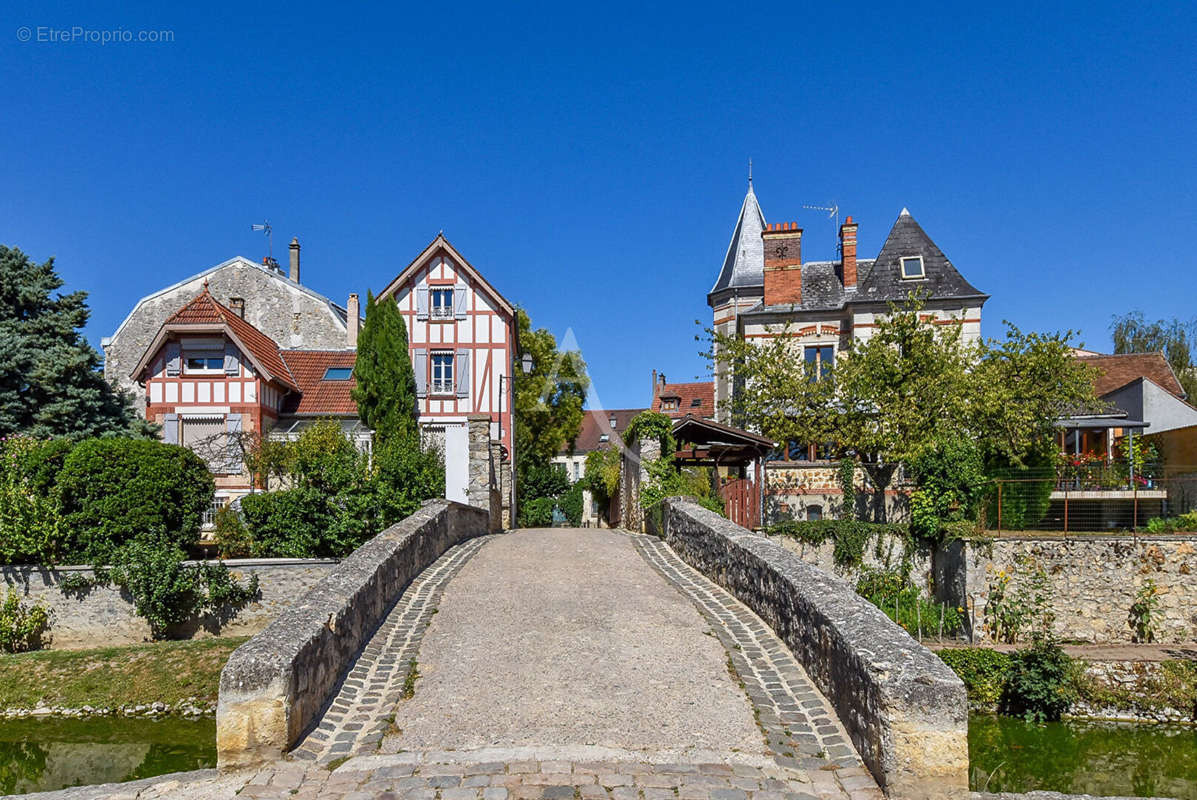 Appartement à BRIE-COMTE-ROBERT