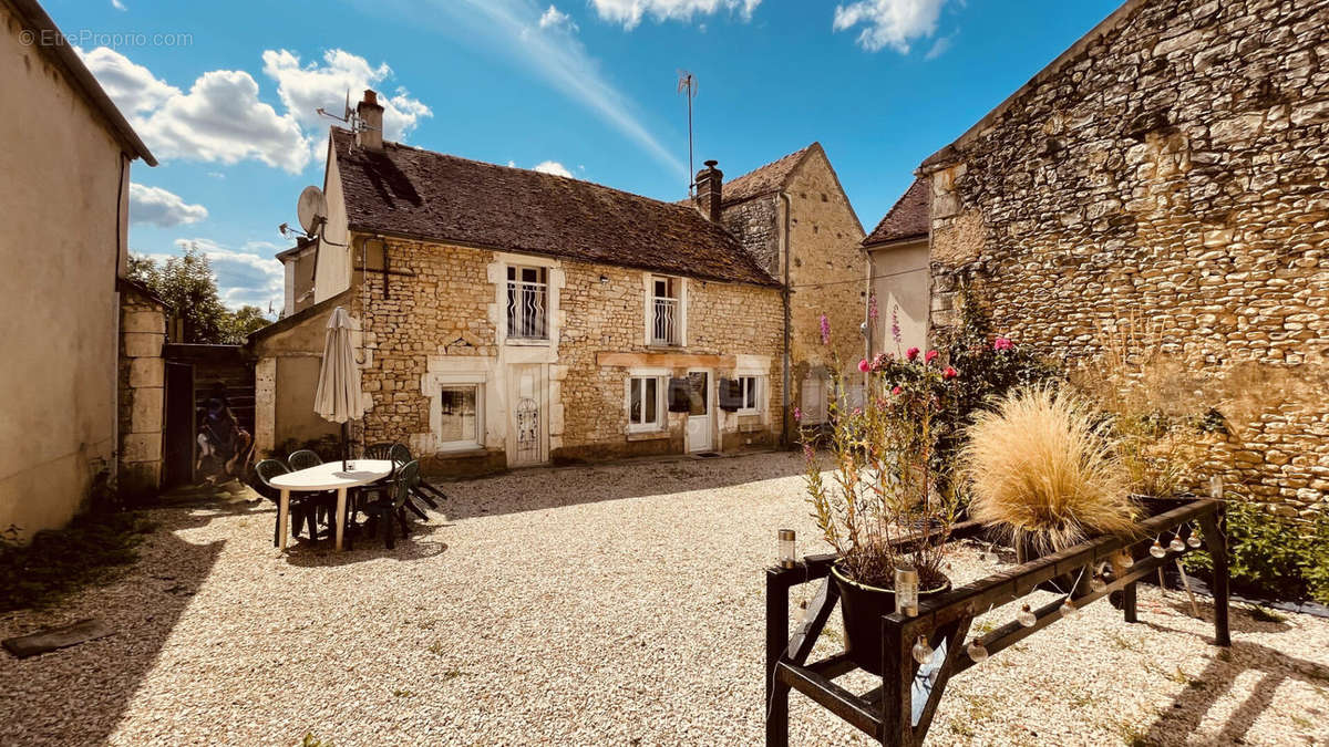 Maison à MALIGNY