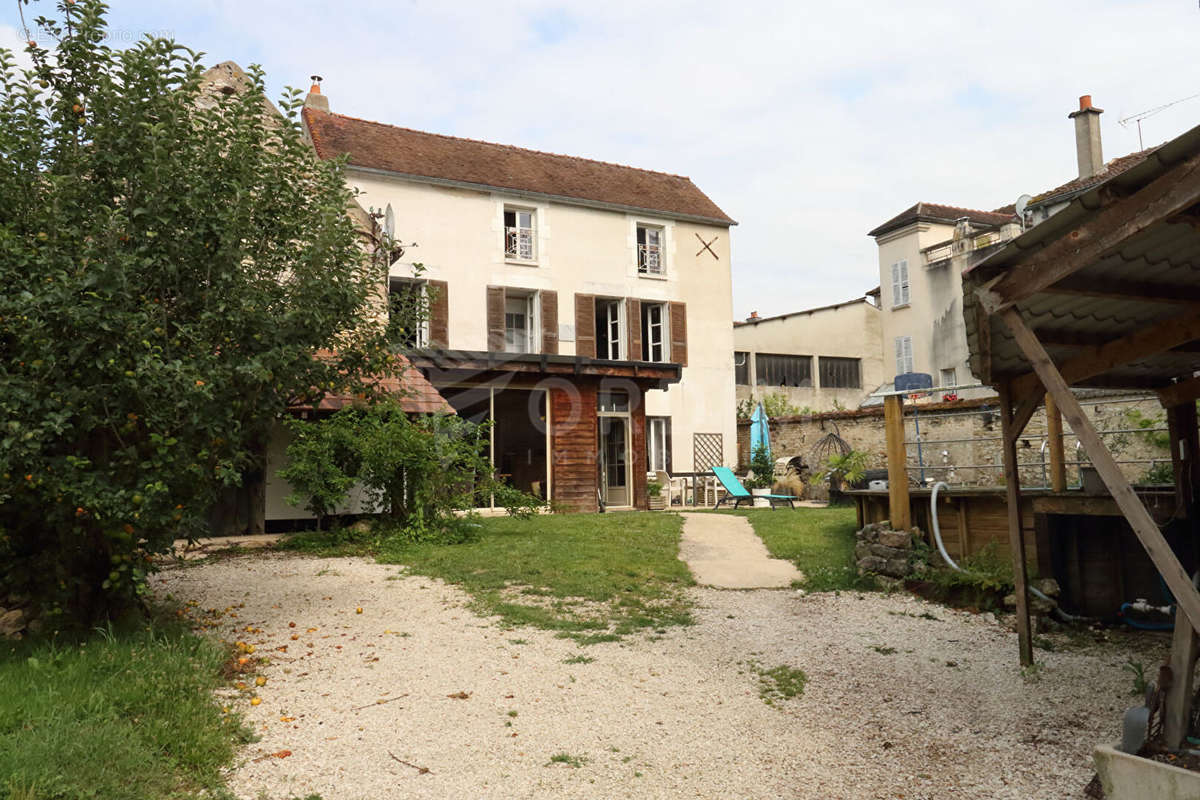 Maison à MALIGNY