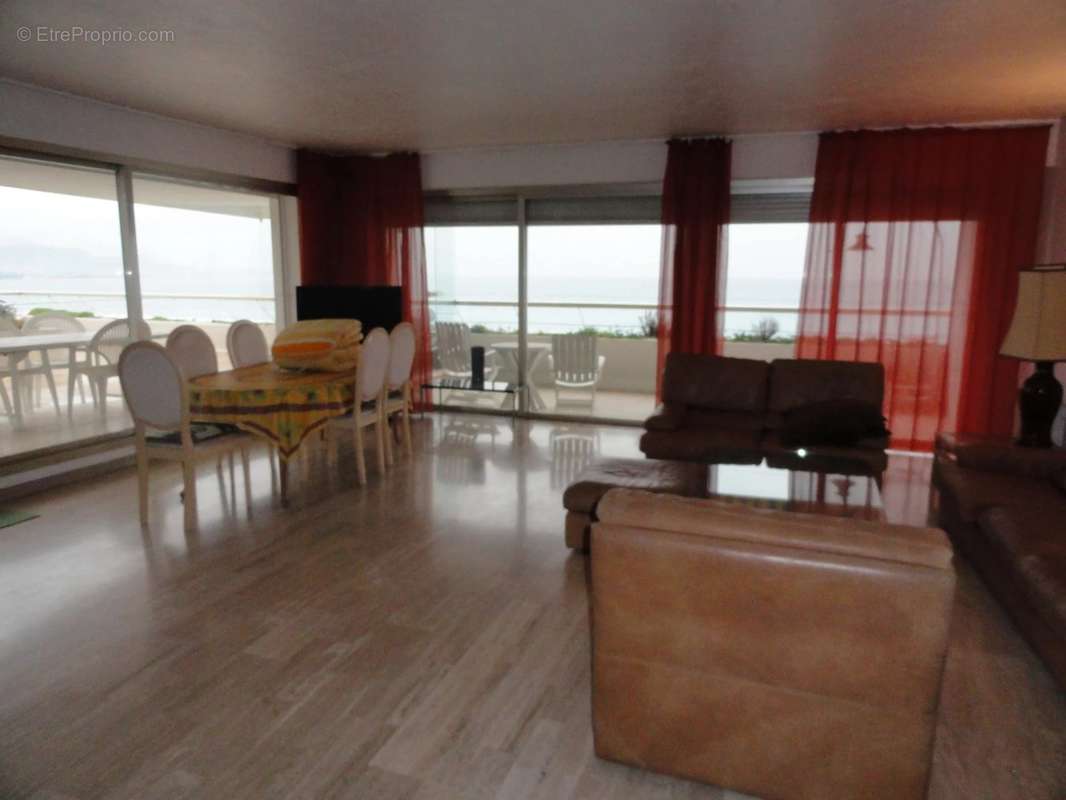 Appartement à VILLENEUVE-LOUBET