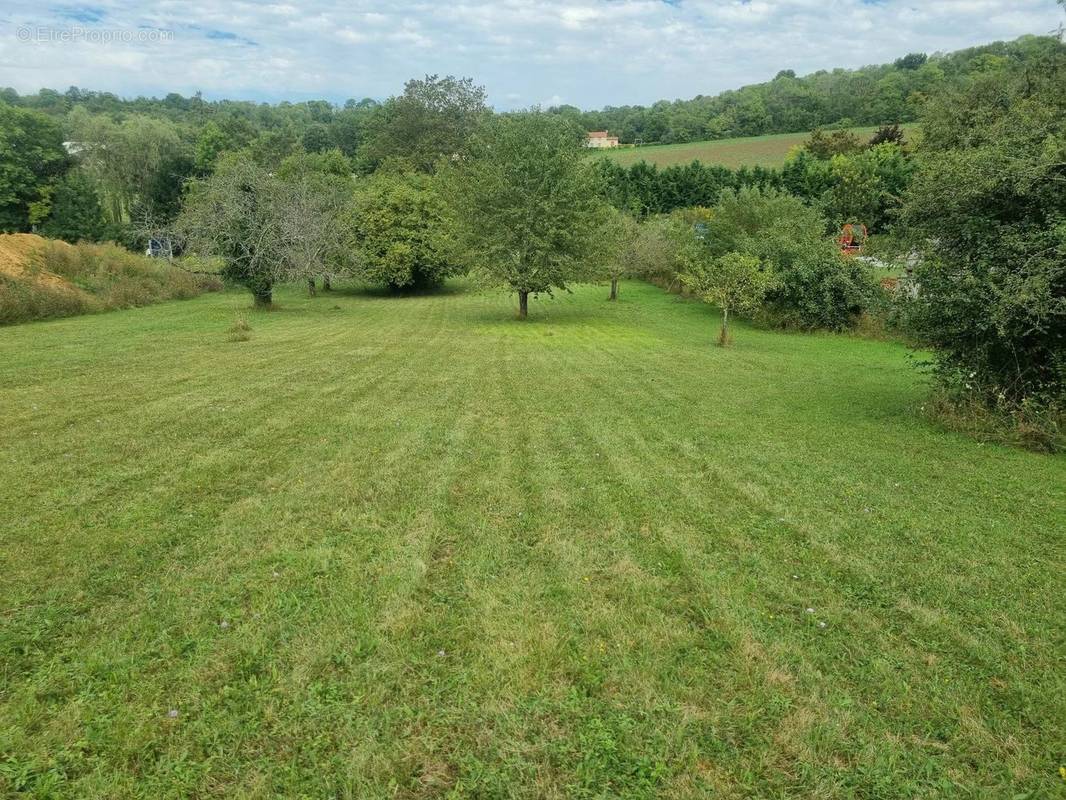 Terrain à BEYNES