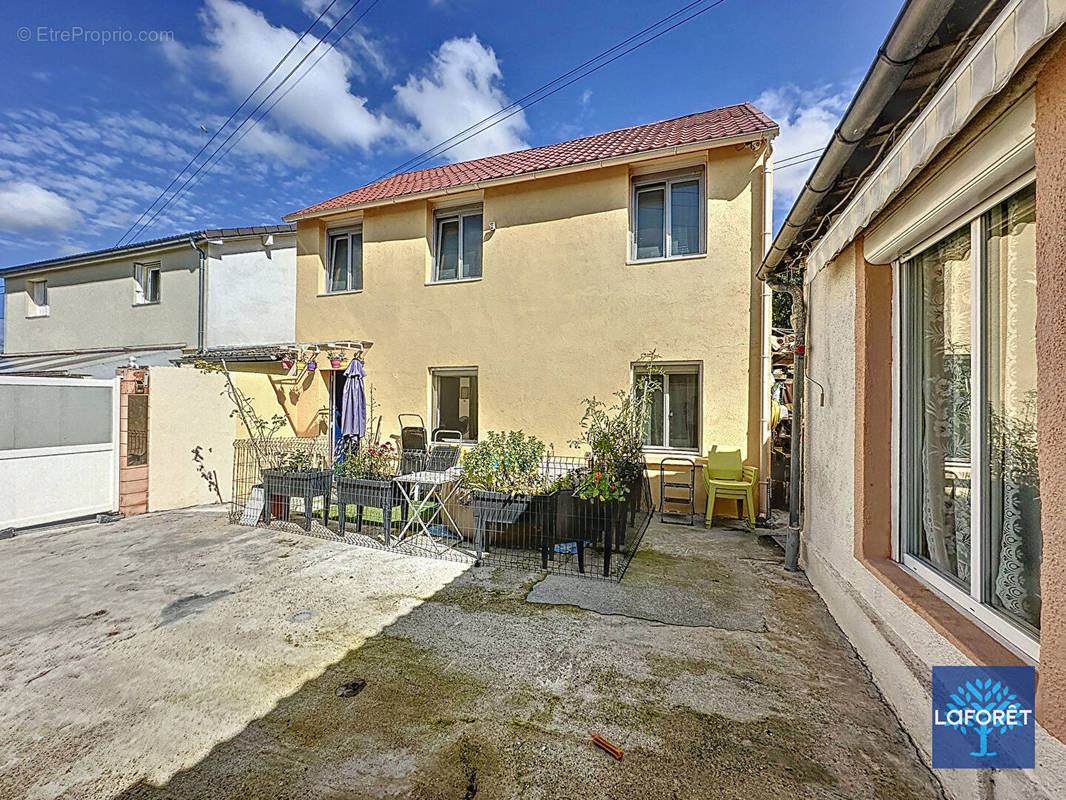 Maison à SAINT-GERMAIN-LES-ARPAJON