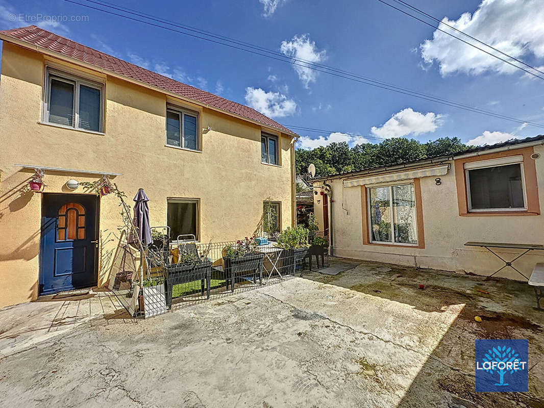 Maison à SAINT-GERMAIN-LES-ARPAJON