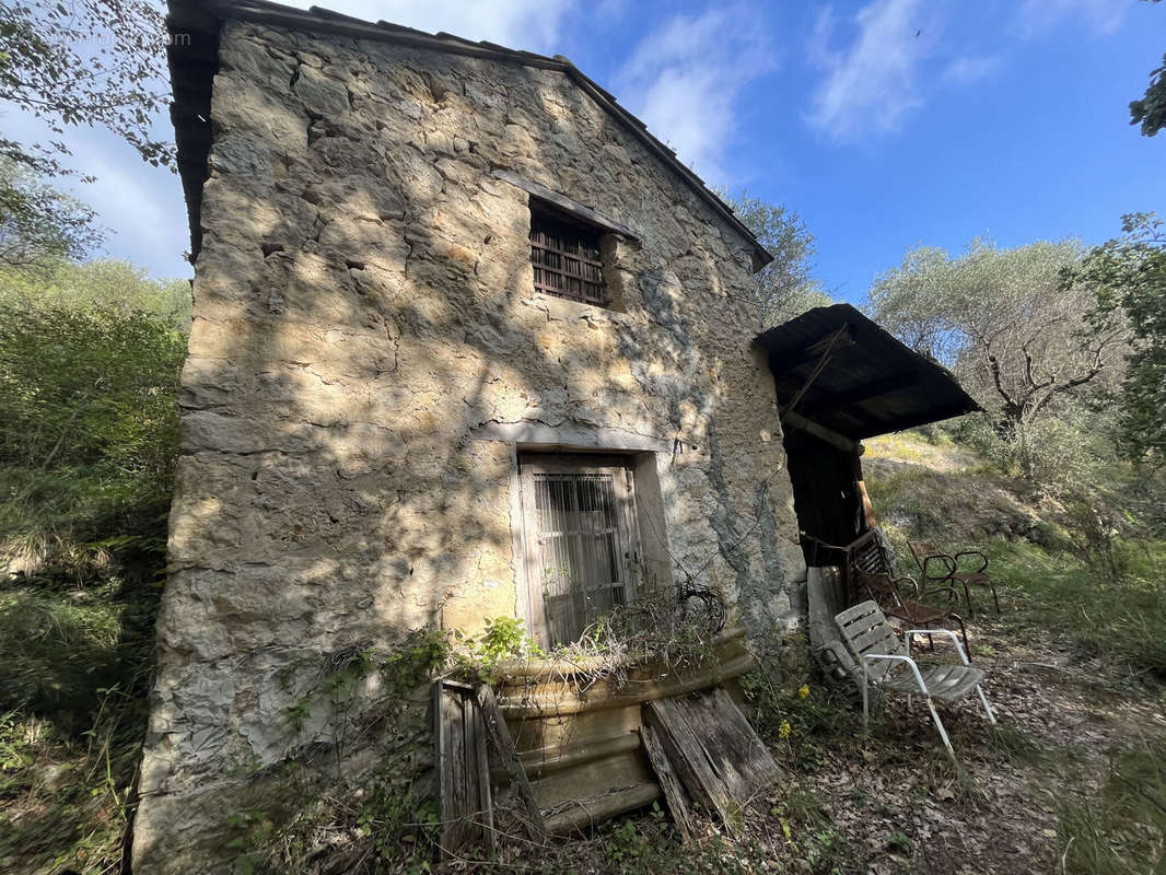 Maison à CHATEAUNEUF-VILLEVIEILLE