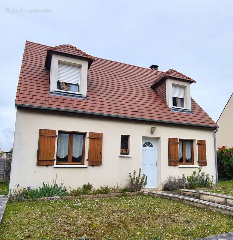 Maison à LONGUEIL-ANNEL