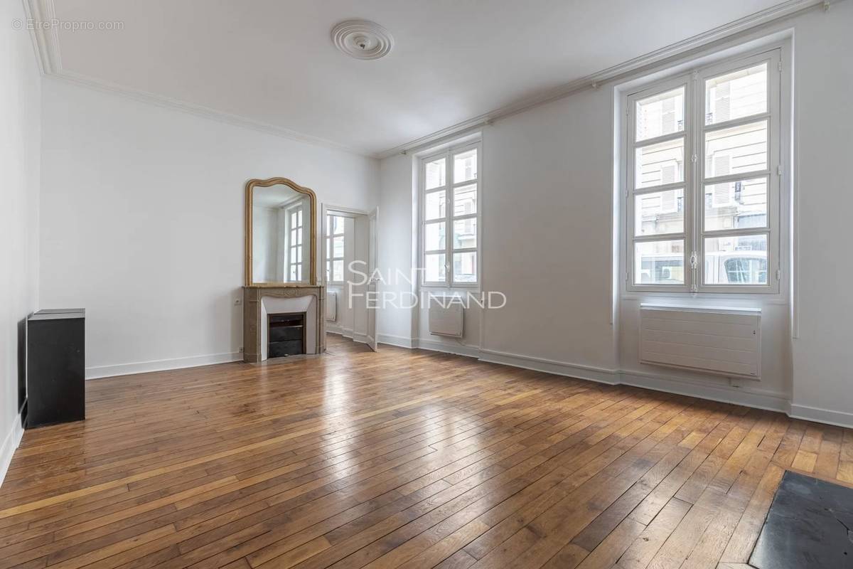 Appartement à PARIS-7E