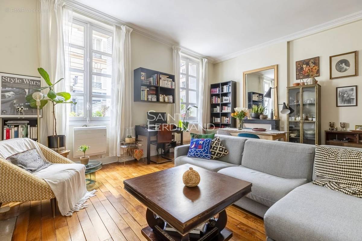 Appartement à PARIS-7E