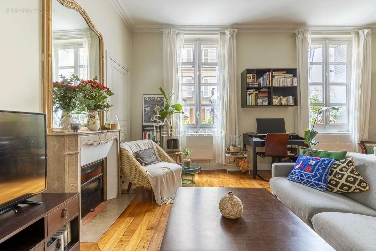 Appartement à PARIS-7E