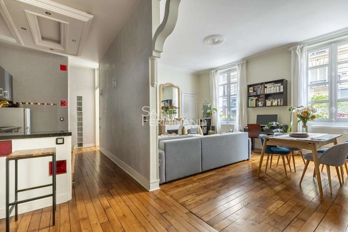 Appartement à PARIS-7E