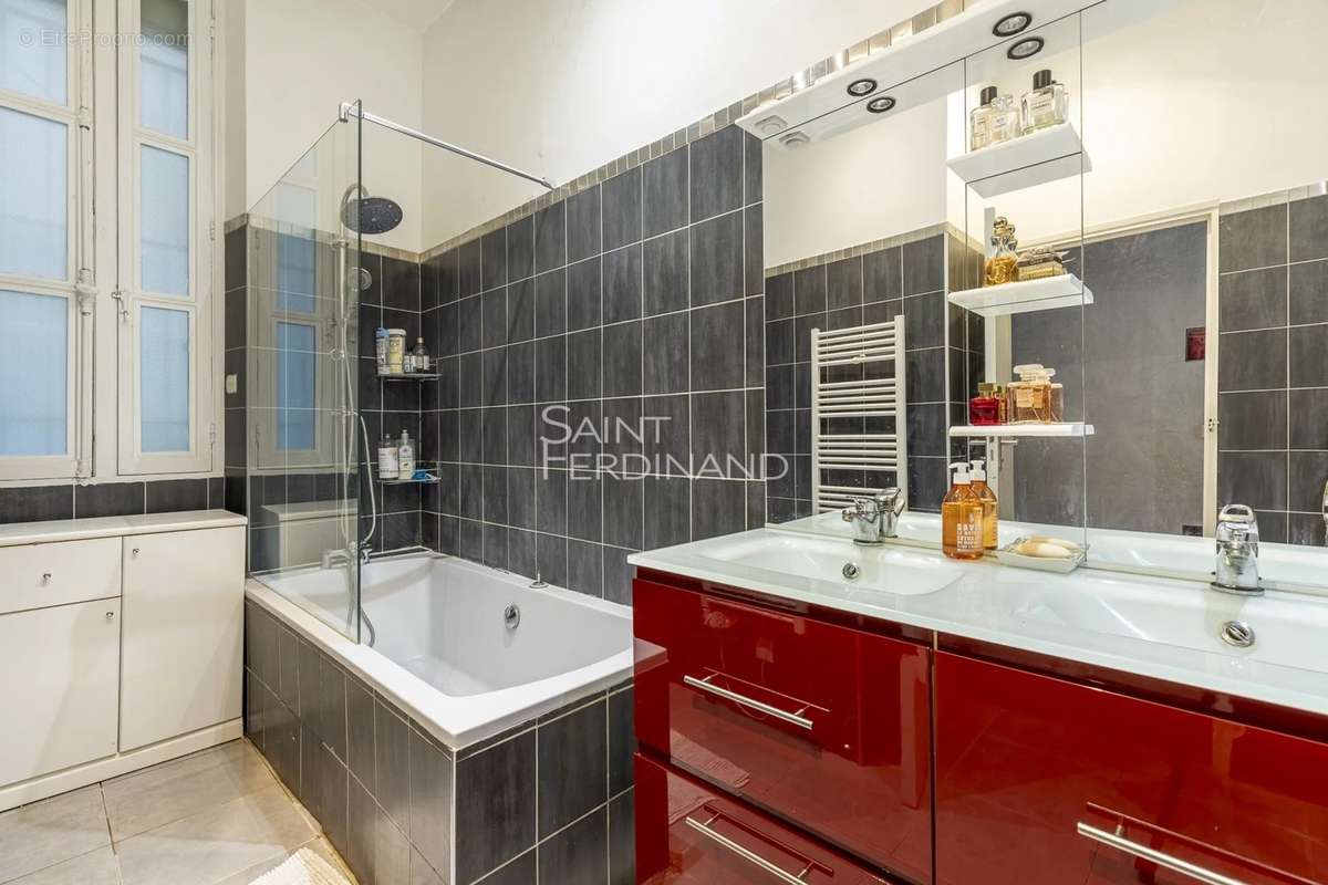 Appartement à PARIS-7E