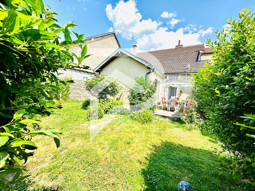 Maison à ROCHES-BETTAINCOURT