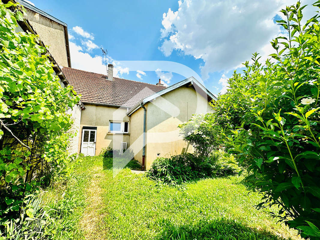 Maison à ROCHES-BETTAINCOURT