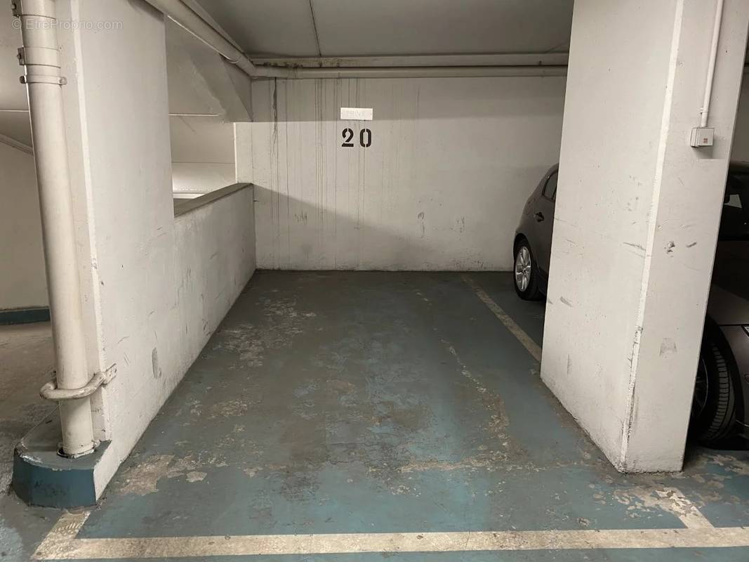 Parking à PARIS-10E