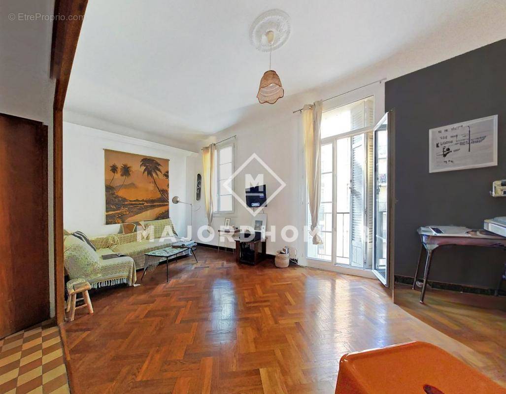 Appartement à MARSEILLE-5E