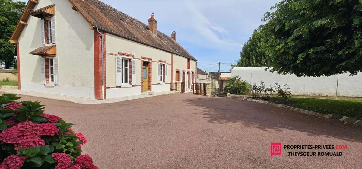 Maison à COURTENAY