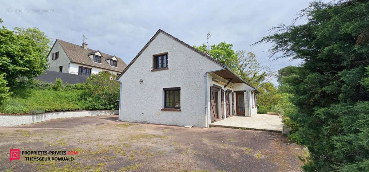 Maison à LA SELLE-SUR-LE-BIED