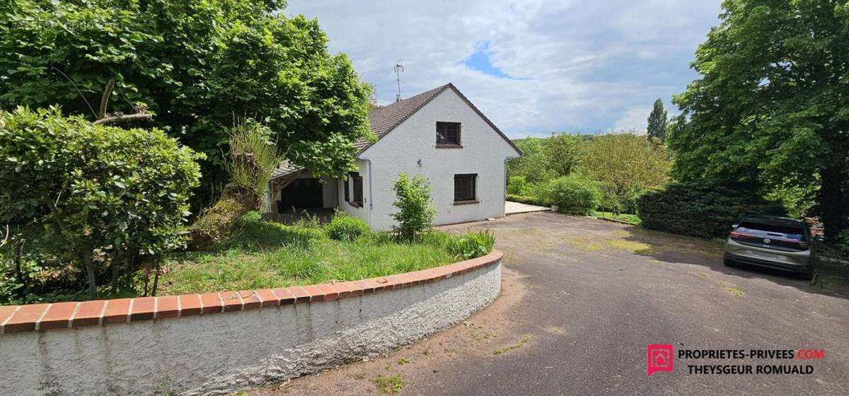 Maison à LA SELLE-SUR-LE-BIED