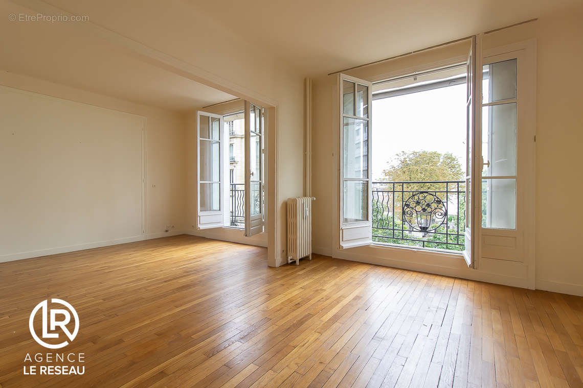 Appartement à PARIS-16E