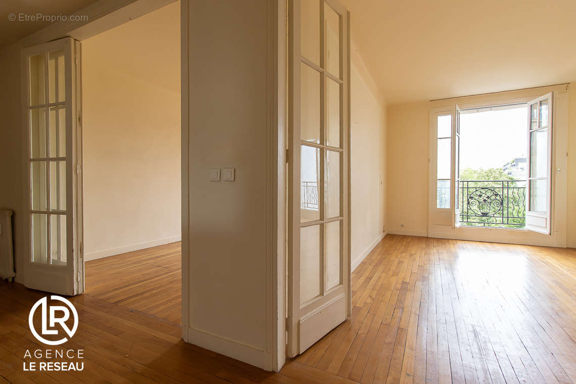 Appartement à PARIS-16E