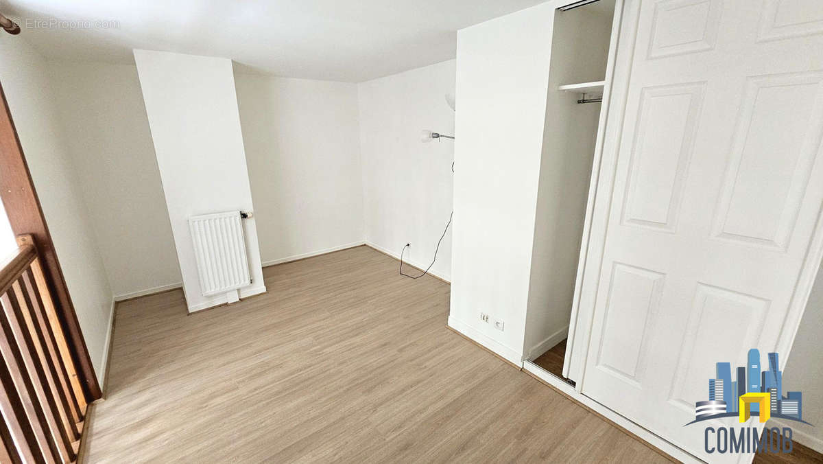 Appartement à COURBEVOIE