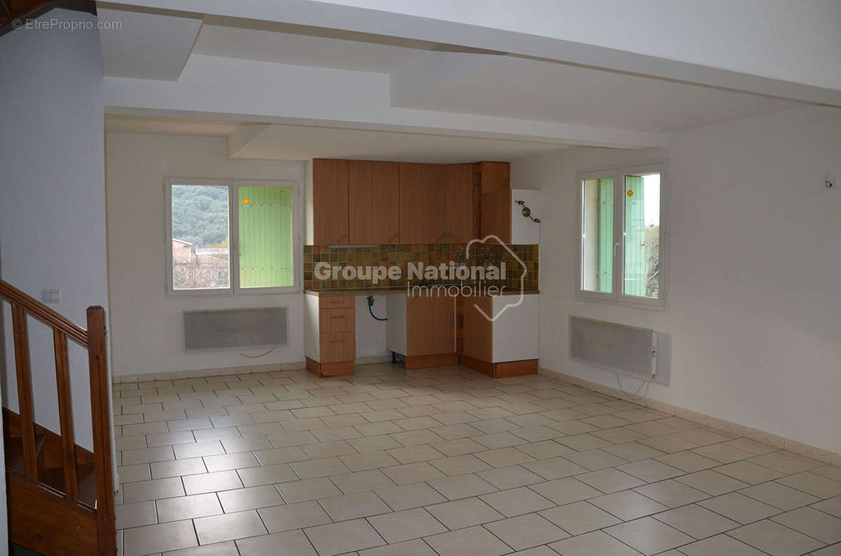 Appartement à FLASSANS-SUR-ISSOLE