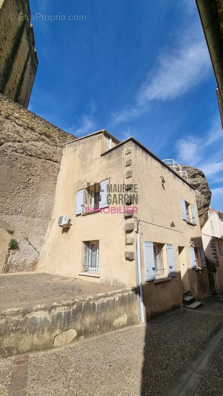 Maison à ENTRAIGUES-SUR-LA-SORGUE