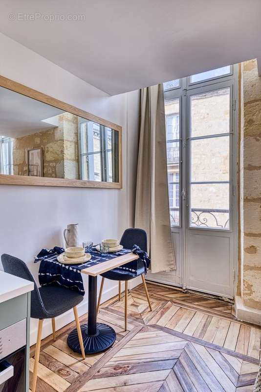 Accès balcon  - Appartement à BORDEAUX