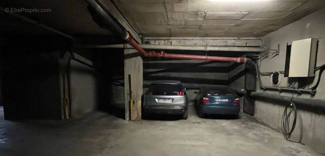 Parking à PARIS-20E