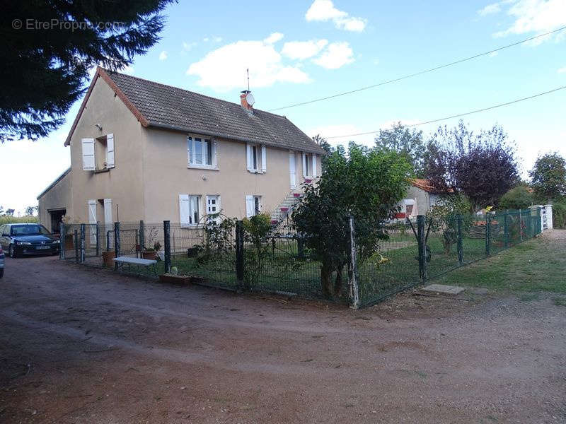 Maison à LE DONJON