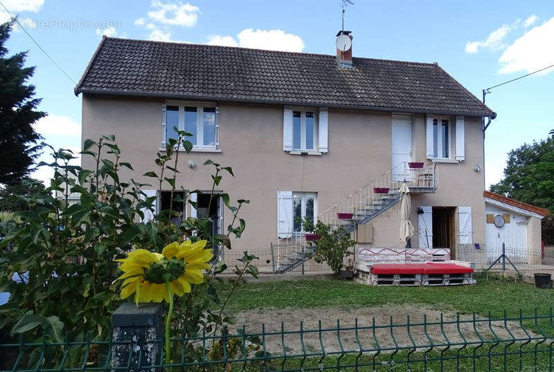 Maison à LE DONJON