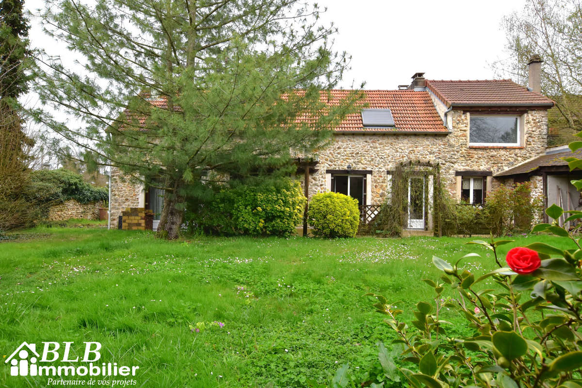 Maison à LES ESSARTS-LE-ROI